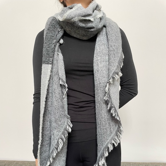 Angle tipped scarf - Picture 3 of 3